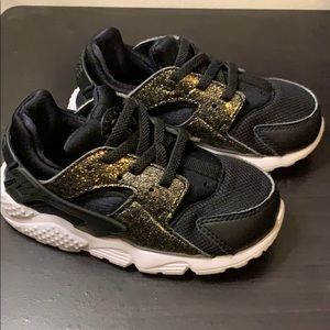 Toddler girl Nike Huarache Black size 8